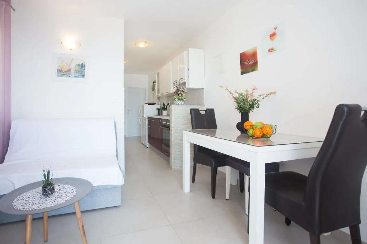 Apartments Bandic - 30 Meters To The Beach Trogir 0*,