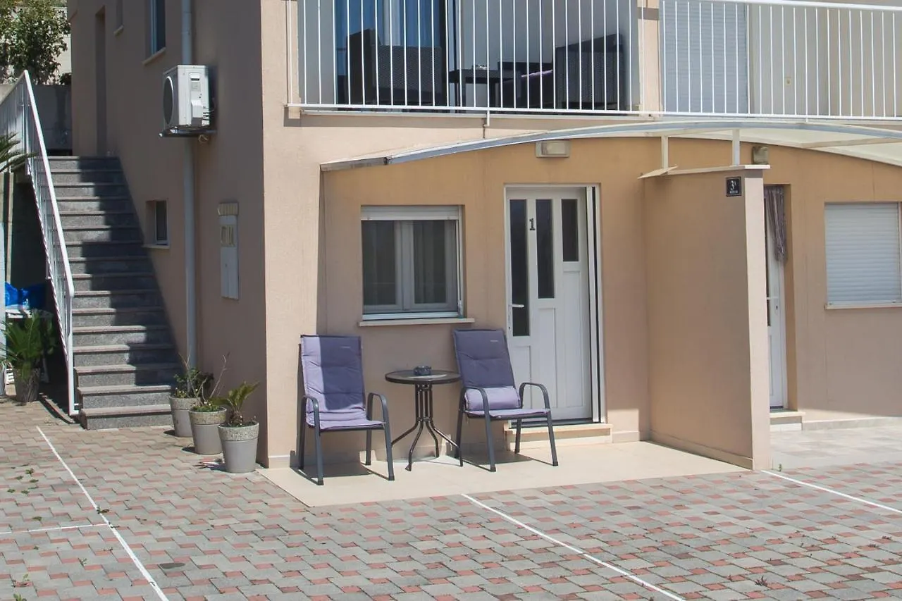 Apartments Bandic - 30 Meters To The Beach Trogir 0*,  Chorvatsko